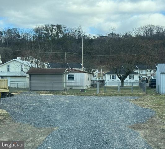 224 CHIPLEY LN, Moorefield, WV 26836