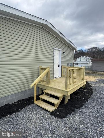 224 CHIPLEY LN, Moorefield, WV 26836