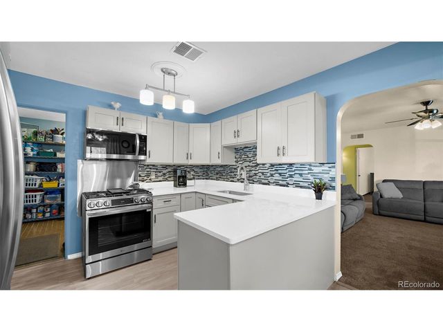 990 Ash Ct, Thornton, CO 80229