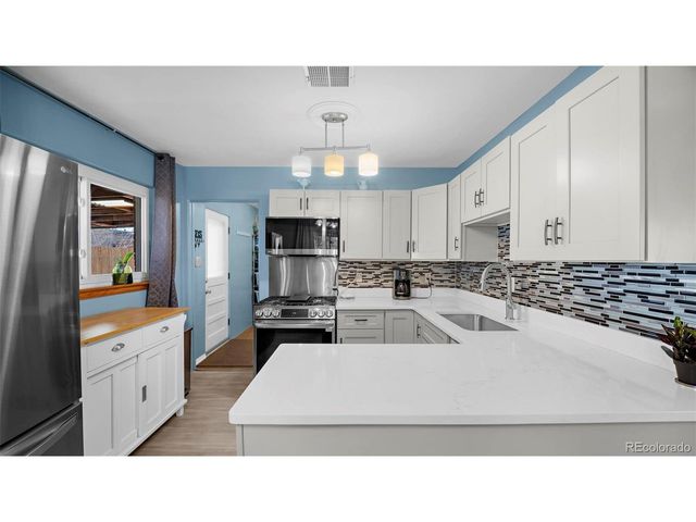 990 Ash Ct, Thornton, CO 80229