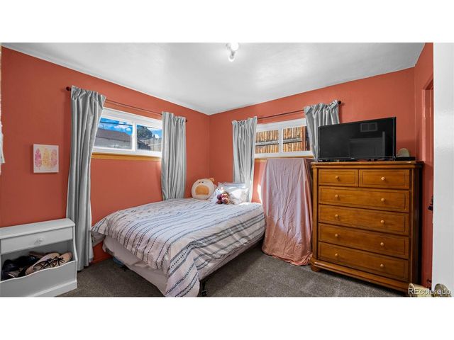 990 Ash Ct, Thornton, CO 80229