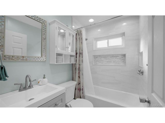 990 Ash Ct, Thornton, CO 80229