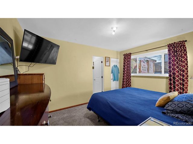 990 Ash Ct, Thornton, CO 80229