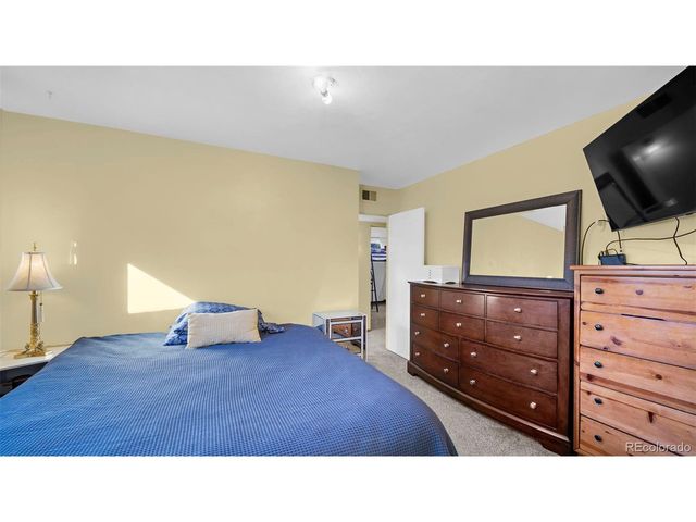 990 Ash Ct, Thornton, CO 80229