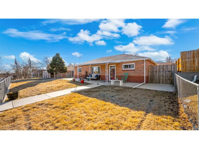 990 Ash Ct, Thornton, CO 80229