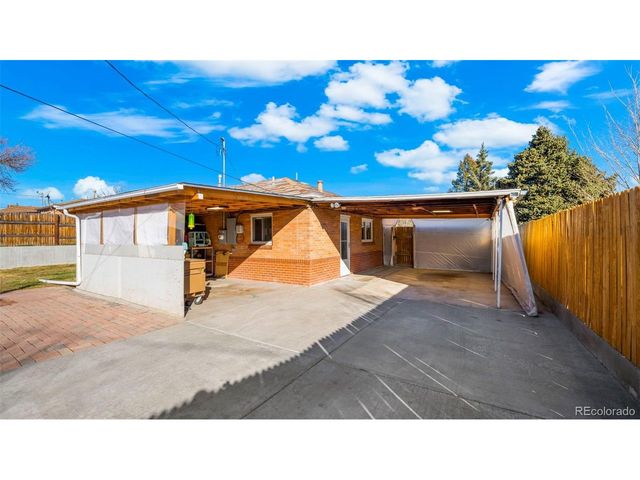 990 Ash Ct, Thornton, CO 80229