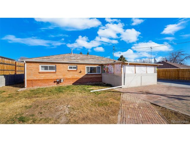 990 Ash Ct, Thornton, CO 80229