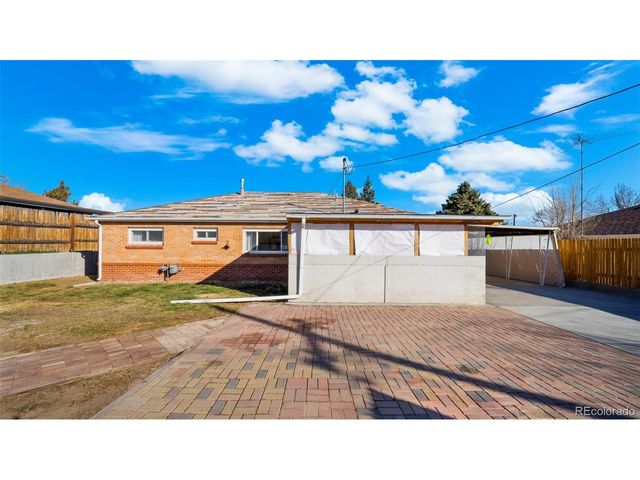 990 Ash Ct, Thornton, CO 80229