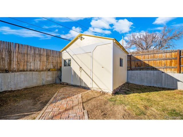 990 Ash Ct, Thornton, CO 80229