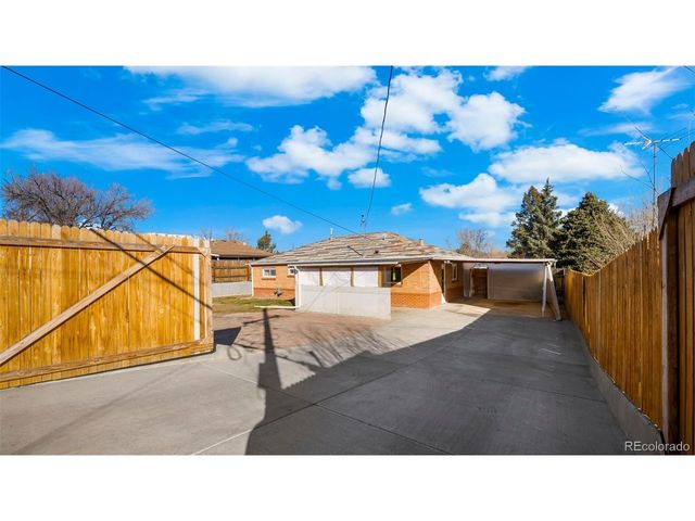 990 Ash Ct, Thornton, CO 80229