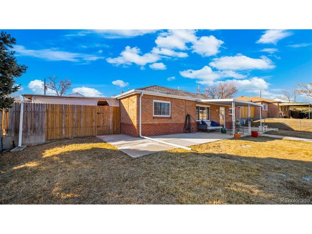 990 Ash Ct, Thornton, CO 80229