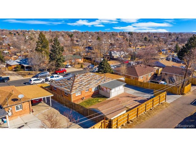 990 Ash Ct, Thornton, CO 80229