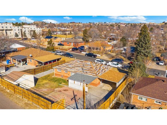 990 Ash Ct, Thornton, CO 80229