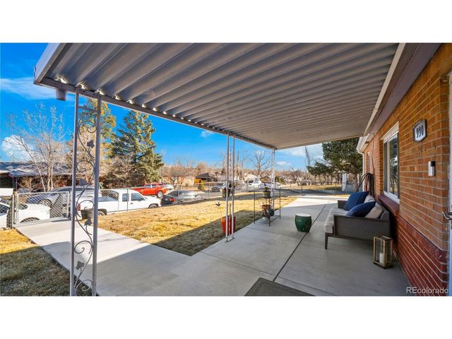 990 Ash Ct, Thornton, CO 80229