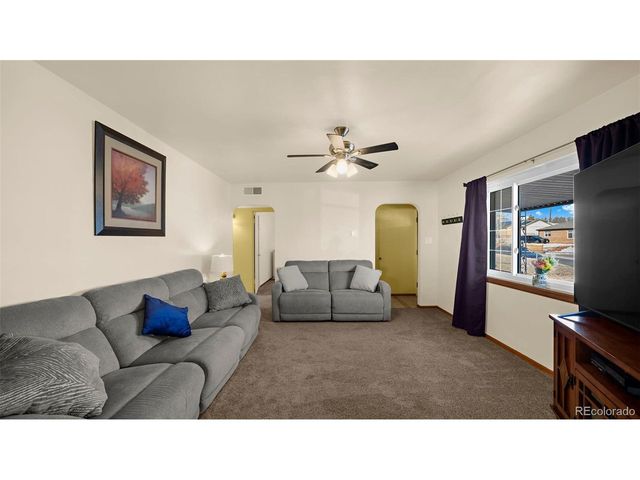 990 Ash Ct, Thornton, CO 80229