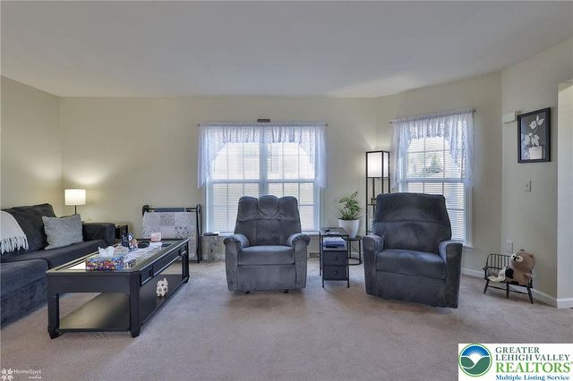 678 kykuit Place, Forks Twp, PA 18040