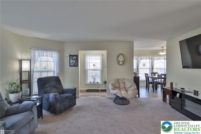 678 kykuit Place, Forks Twp, PA 18040