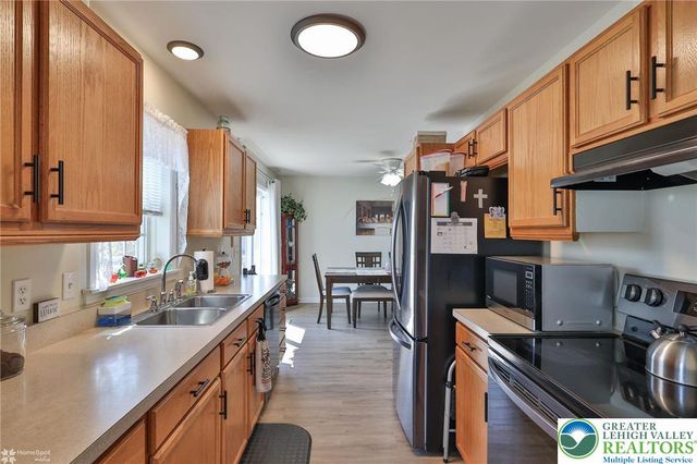678 kykuit Place, Forks Twp, PA 18040