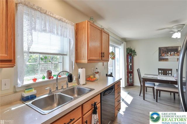 678 kykuit Place, Forks Twp, PA 18040