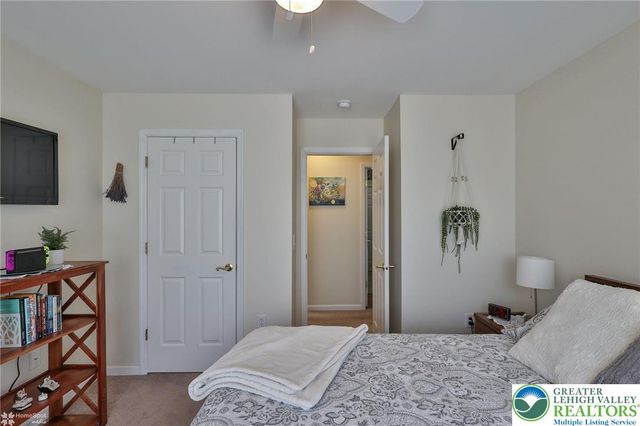678 kykuit Place, Forks Twp, PA 18040