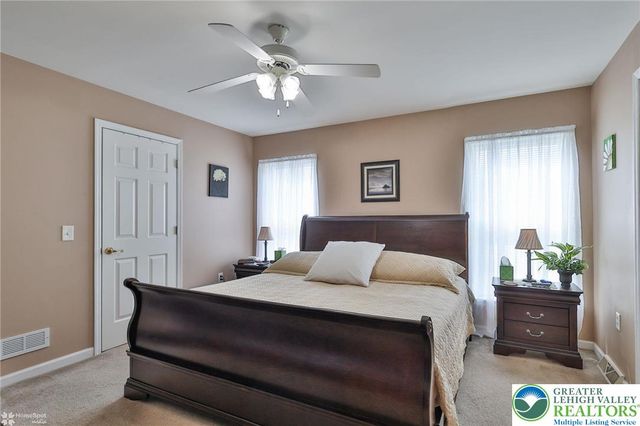 678 kykuit Place, Forks Twp, PA 18040