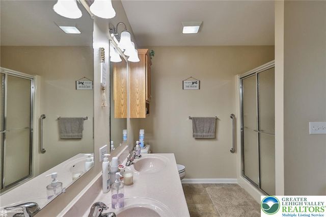 678 kykuit Place, Forks Twp, PA 18040