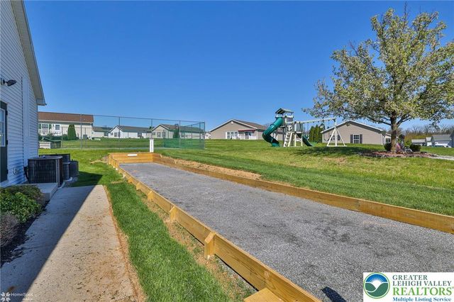 678 kykuit Place, Forks Twp, PA 18040