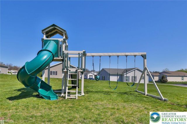678 kykuit Place, Forks Twp, PA 18040