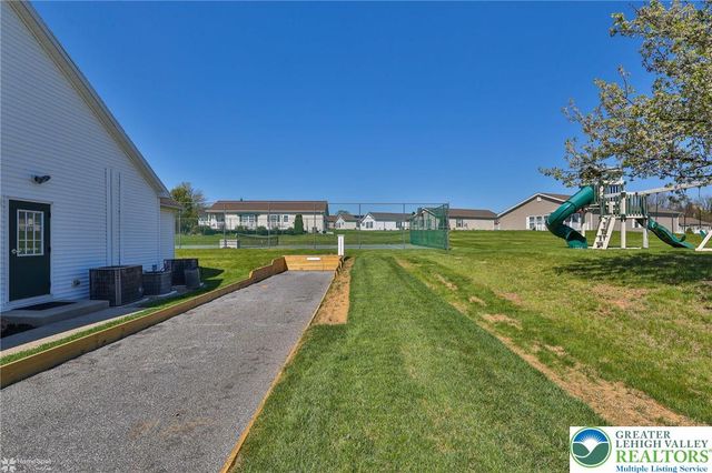 678 kykuit Place, Forks Twp, PA 18040