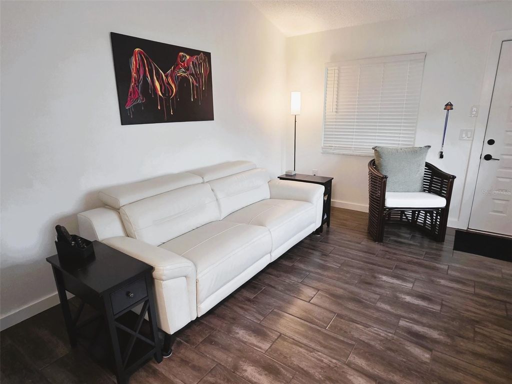 Image 4 of property listing at 1955 ABRICO DRIVE G16, Lutz, FL 33558