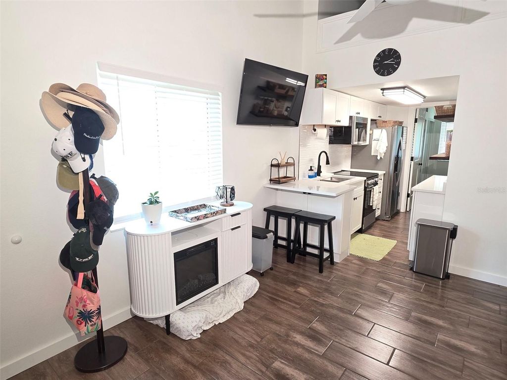 Image 7 of property listing at 1955 ABRICO DRIVE G16, Lutz, FL 33558