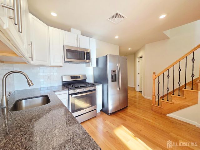 120 Georges Road 312, New Brunswick, NJ 08901