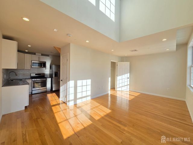 120 Georges Road 312, New Brunswick, NJ 08901