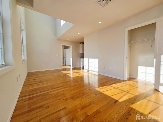 120 Georges Road 312, New Brunswick, NJ 08901