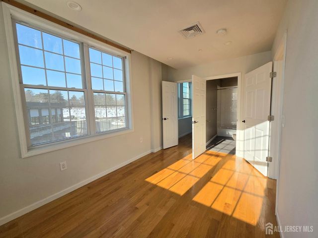 120 Georges Road 312, New Brunswick, NJ 08901