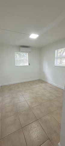 905 NW 16th Ave 2, Fort Lauderdale, FL 33311