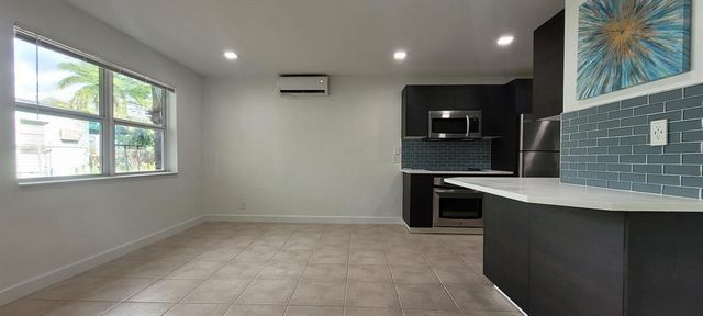 905 NW 16th Ave 2, Fort Lauderdale, FL 33311