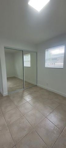 905 NW 16th Ave 2, Fort Lauderdale, FL 33311