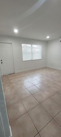 905 NW 16th Ave 2, Fort Lauderdale, FL 33311