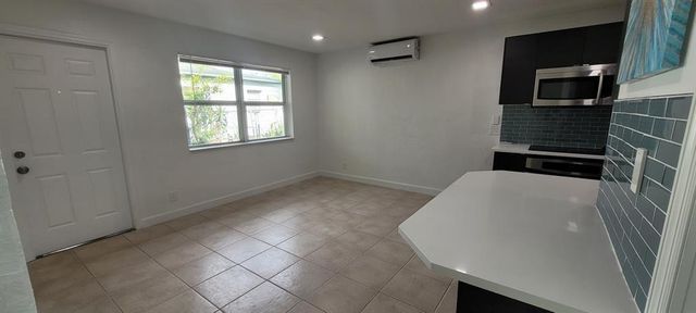 905 NW 16th Ave 2, Fort Lauderdale, FL 33311