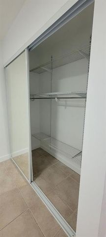 905 NW 16th Ave 2, Fort Lauderdale, FL 33311