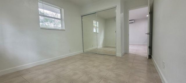 905 NW 16th Ave 2, Fort Lauderdale, FL 33311