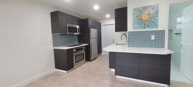 905 NW 16th Ave 2, Fort Lauderdale, FL 33311