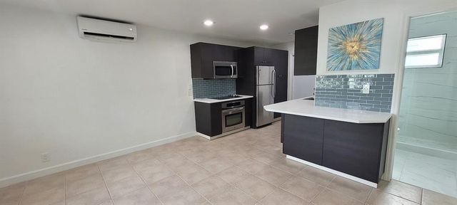 905 NW 16th Ave 2, Fort Lauderdale, FL 33311