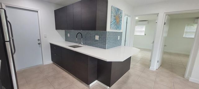 905 NW 16th Ave 2, Fort Lauderdale, FL 33311