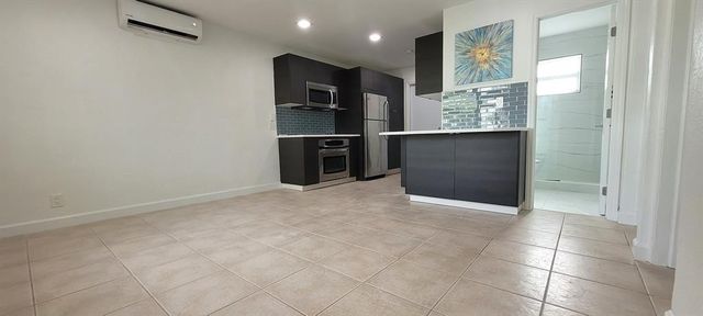 905 NW 16th Ave 2, Fort Lauderdale, FL 33311