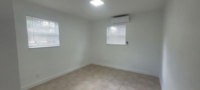 905 NW 16th Ave 2, Fort Lauderdale, FL 33311