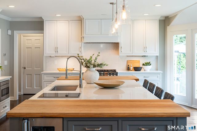 67 Dunning Road, New Canaan, CT 06840