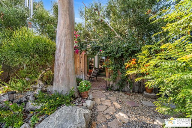 575 S Calle Ajo 2, Palm Springs, CA 92264