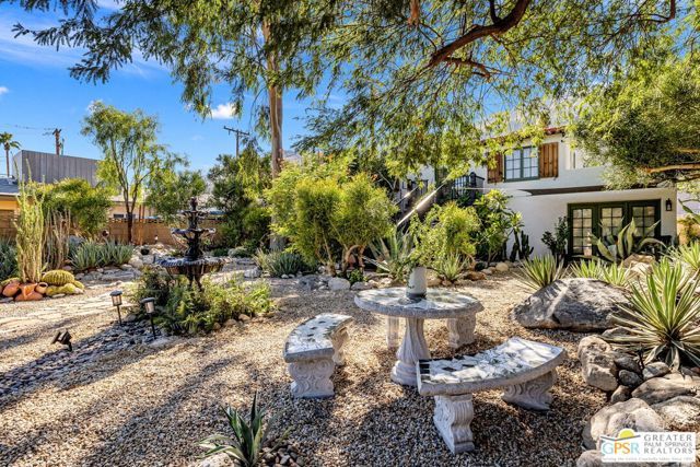 575 S Calle Ajo 2, Palm Springs, CA 92264